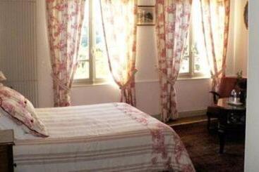 تختخواب و صبحانه Chambres D'hôtes Les Charmettes