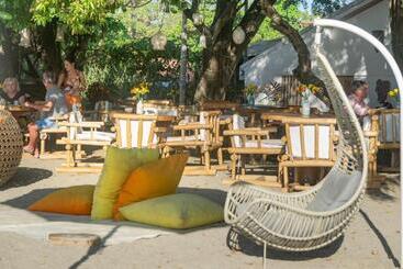 تختخواب و صبحانه La Dolce Vita   On The Beach   Samara