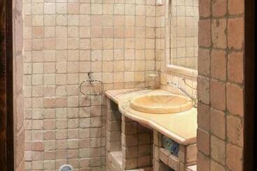 تختخواب و صبحانه Mas De La Montille