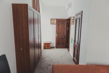 هتل Biplan City