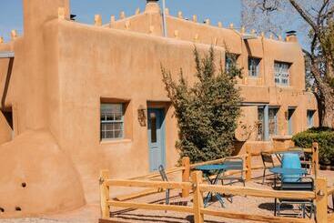 تختخواب و صبحانه Pueblo Bonito Santa Fe
