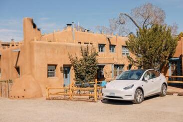 تختخواب و صبحانه Pueblo Bonito Santa Fe