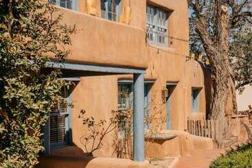 تختخواب و صبحانه Pueblo Bonito Santa Fe