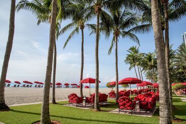 هتل Acqualina Resort And Residences