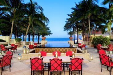 هتل Acqualina Resort And Residences