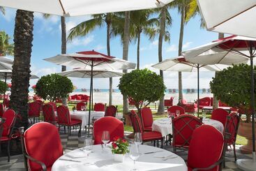 هتل Acqualina Resort And Residences