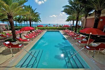 هتل Acqualina Resort And Residences