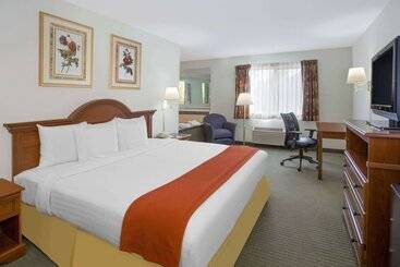 בית מלון כפרי Baymont By Wyndham Freeport