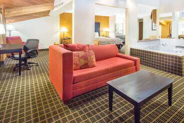هتل Baymont By Wyndham Muskegon