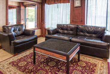 هتل Baymont By Wyndham Muskegon