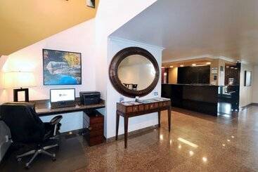 هتل Best Western Chieftain Inn