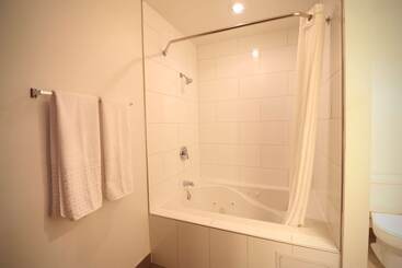 هتل Best Western Chieftain Inn
