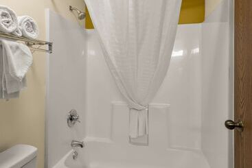 هتل Best Western Lakewood Inn