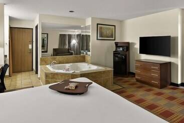 هتل Best Western Lakewood Inn