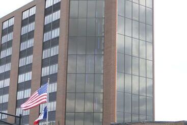 هتل Best Western Plus Executive Residency Waterloo & Cedar Falls