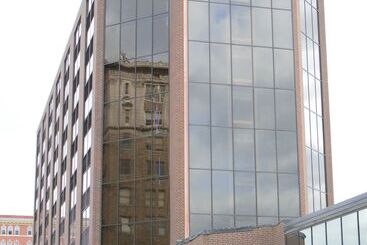 هتل Best Western Plus Executive Residency Waterloo & Cedar Falls