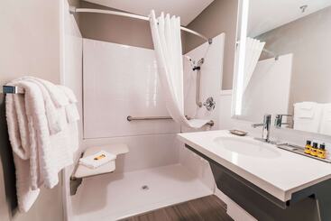 هتل Best Western Plus Executive Residency Waterloo & Cedar Falls