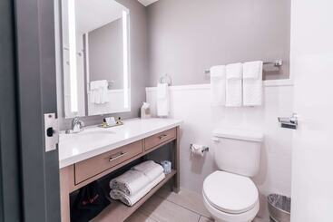 هتل Best Western Plus Executive Residency Waterloo & Cedar Falls