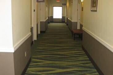 هتل Best Western Plus Springfield Airport Inn