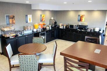 هتل Best Western Toledo South Maumee