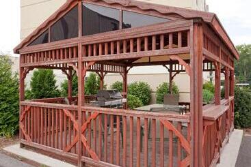 هتل Candlewood Suites West Springfield, An Ihg