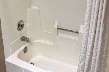 Clarion Hotel & Suites