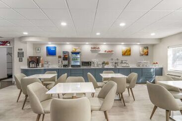 هتل Comfort Inn & Suites Louisville Airport Fair & Expo