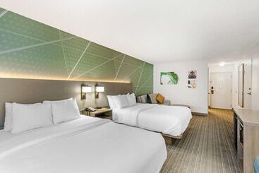 هتل Comfort Inn & Suites Louisville Airport Fair & Expo