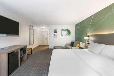 هتل Comfort Inn & Suites Louisville Airport Fair & Expo