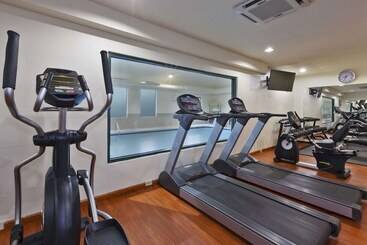 هتل Comfort Inn & Suites