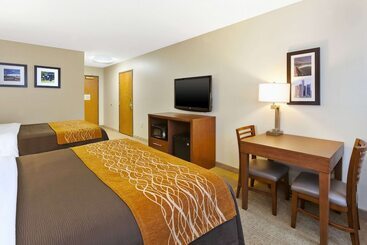 هتل Comfort Inn & Suites