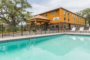 هتل Days Inn Biloxi Beach