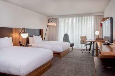 هتل Doubletree By Hilton Atlanta Windy Hill Ballpark