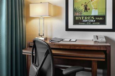 Hotell Doubletree By Hilton Cape Cod Hyannis