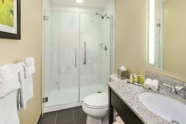 Hotell Doubletree By Hilton Cape Cod Hyannis