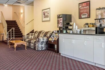 هتل Econo Lodge Airport