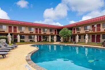 هتل Econo Lodge Kingsville