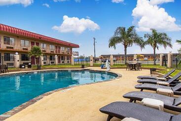 هتل Econo Lodge Kingsville