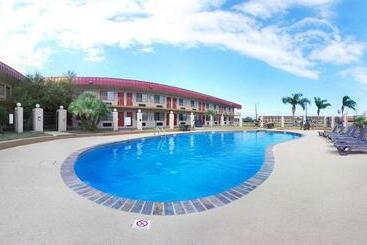 هتل Econo Lodge Kingsville