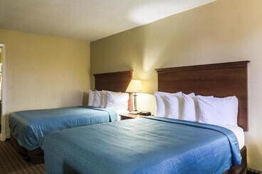 هتل Econo Lodge Kingsville
