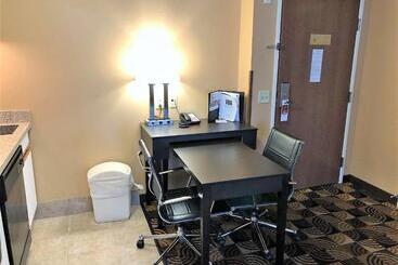 هتل Hawthorn Extended Stay By Wyndham Oak Creek