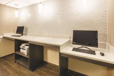 هتل La Quinta By Wyndham Mechanicsburg   Harrisburg