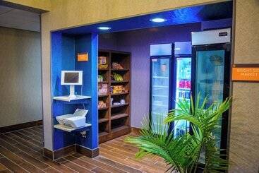 هتل La Quinta Inn & Suites By Wyndham Fayetteville I 95