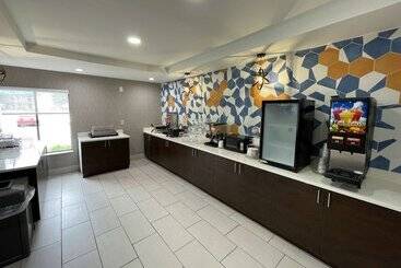 هتل La Quinta Inn & Suites By Wyndham Fayetteville I 95