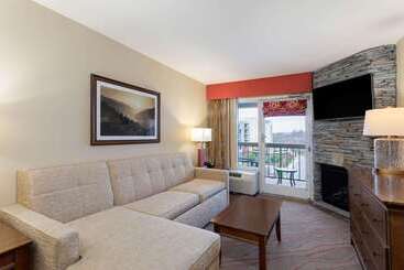 هتل La Quinta By Wyndham Pigeon Forge