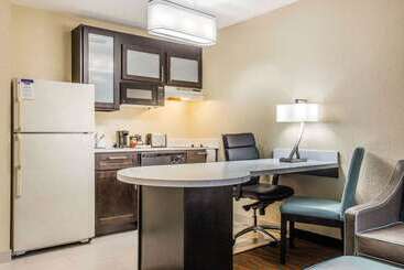 هتل Mainstay Suites Greenville Airport