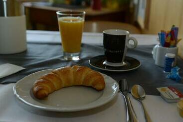 فندق Pension Alpenrosli