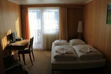 فندق Pension Alpenrosli