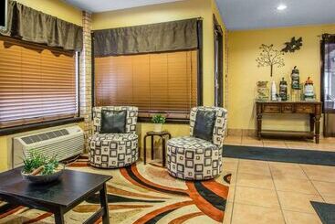 هتل Quality Inn Central Wisconsin Airport