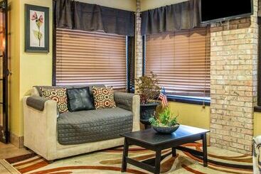 هتل Quality Inn Central Wisconsin Airport